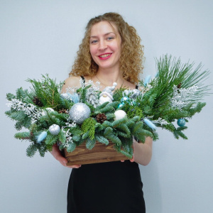 Новогодняя композиция с гирляндой «Снежный гном»