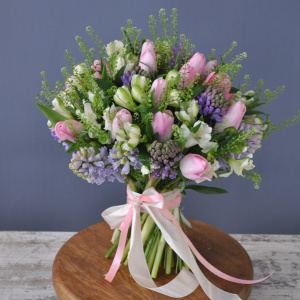 Букет с тюльпанами и гиацинтами "Пленительный аромат"