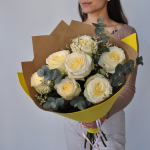 Пионовидные ароматные розы "Для роскошной блондинки"