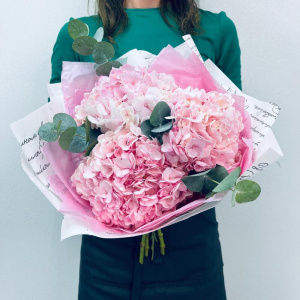 Розовые пушистые гортензии с эвкалиптом, 3 штучки