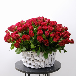 Бордовые (красные) розы в корзине "Африканская страсть", 151 штучка