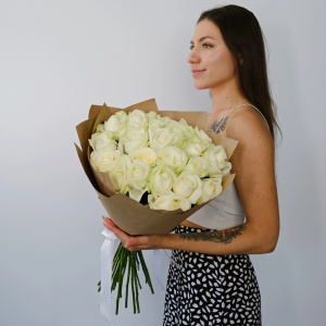 25 белых роз Россия, 60 см