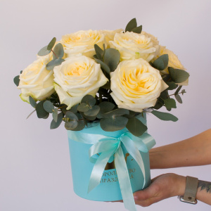 Ароматные пионовидные розы в коробочке