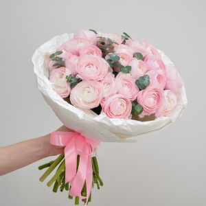 Ранункулюсы, 25 штучек с эвкалиптом