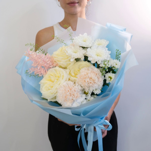 Ароматные пионовидные розы в нежном букете "Любимка"