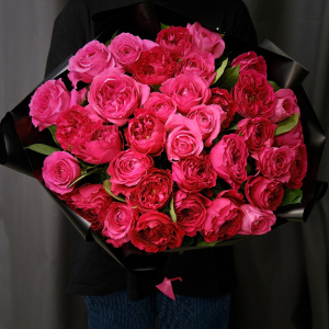 Красные пионовидные розы, 35 штучек в букете "Казанова"