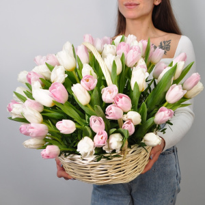 Тюльпаны в корзине, 81 шт
