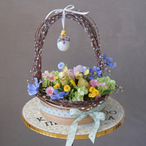  Композиция на Пасху в ящичке (искусственные цветы). Верба и пасхальные сувениры