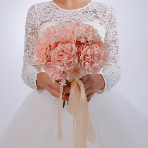 Кружевные персиковые диантусы в букете "Божественная красота"