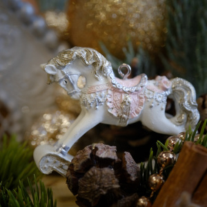 Новогодняя композиция с сувениром в ящичке "Прокатимся в Новый год?" (искусственная)