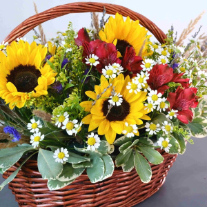 Корзина с подсолнухами "Летний вечер"