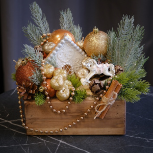 Новогодняя композиция с сувениром в ящичке "Прокатимся в Новый год?" (искусственная)