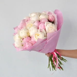 Крупные и ароматные пионы, 25 штучек с вазой