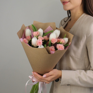 Букетик с тюльпанами и розочками
