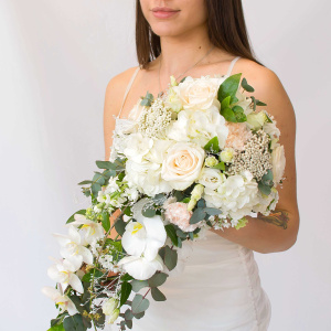 Каскадный букет невесты с орхидеями. Для истинной принцессы