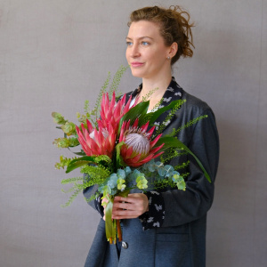 Протея в интерьерном букете "Королева пустыни"