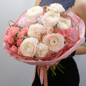 Ранункулюсы и розовые гортензии в букете "Дива"