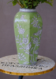 Букет в вазе. Фритиллярия, пионы и сочная зелень