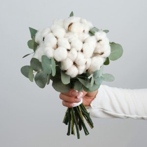 Букет невесты с хлопком и эвкалиптом