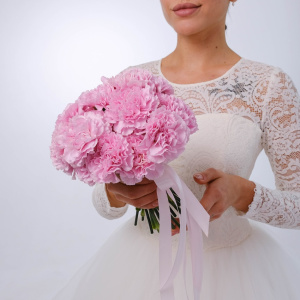 Кружевные розовые диантусы в букете "Божественная красота"