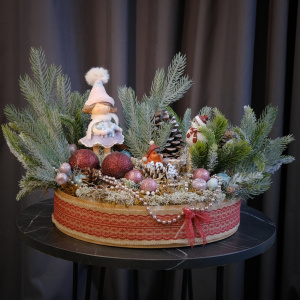 Новогодняя композиция с сувенирами "Зачарованный лес" (искусственная)