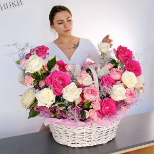 Ароматные розы в шикарной корзине «Винтаж»