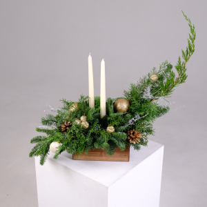 Новогодняя композиция из нобилиса со свечами "Золотые мечты Зимы"