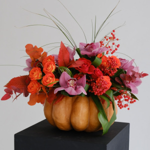 Цветы в тыкве! Тыква с орхидеями, розами и калиной