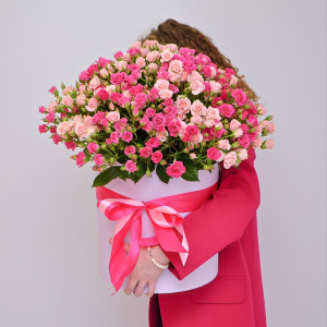 Кустовые розы, 31 штучка в большой коробке