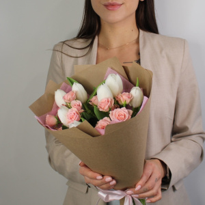 Букетик с тюльпанами и розочками