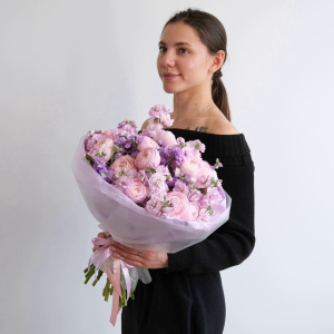 Ранункулюсы и ароматная маттиола в букете "Магия Весны"