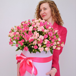 Кустовые розы, 31 штучка в большой коробке