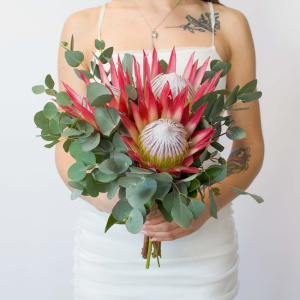 Букет для дерзкой невесты. Королевская протея и эвкалипт