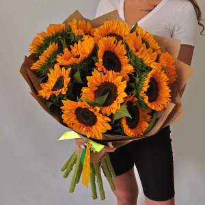 15 подсолнухов в крафте