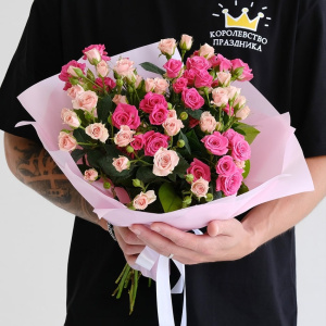 Кустовые розы, 11 штучек с зеленью