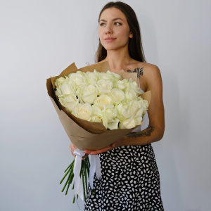 25 белых роз Россия, 60 см