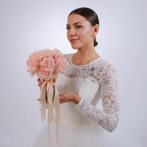 Кружевные персиковые диантусы в букете "Божественная красота"