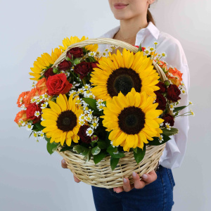 Корзина с подсолнухами "Лето для Тебя"