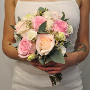 Букет невесты с пионовидными розами в розовых оттенках "Грация"