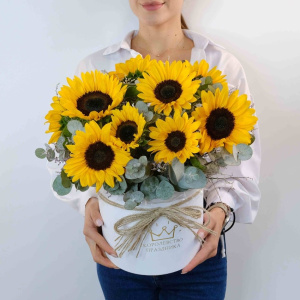 Подсолнухи в коробке «Подарю тебе Солнце»