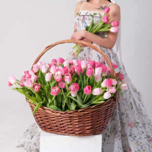 Тюльпаны в корзине, 201 шт