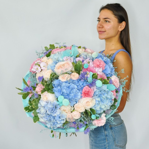 Комната голубых цветов! Голубые гортензии и пионовидные розы, - Удиви её