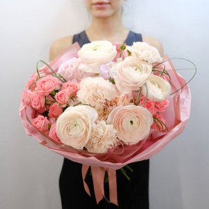 Ранункулюсы и розовые гортензии в букете "Дива"