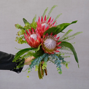 Протея в интерьерном букете "Королева пустыни"