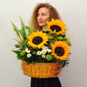 Лето в корзинке. Шикарные подсолнухи, океан зелени и нефролепис в горшочке