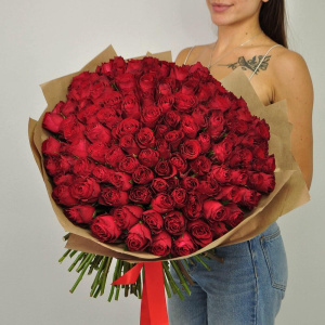 Бордовые (красные) розы в букете "Африканская страсть", 151 штучка