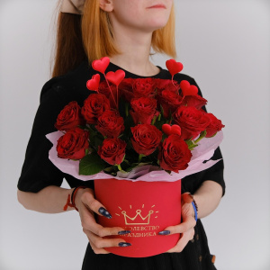 Сет: красные розы в коробочке + мармелад + шары "Сердце" (7 штучек)