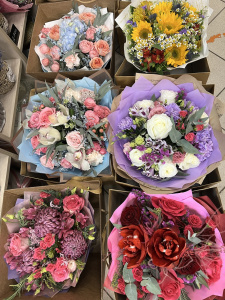 Сборные букеты для коллег женщин на 8 марта