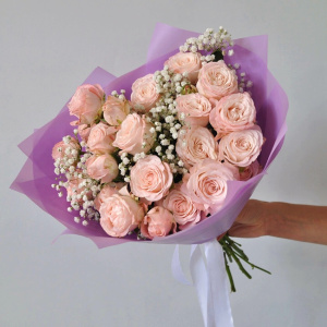 Нежные кустовые пионовидные розы "Бомбастик"