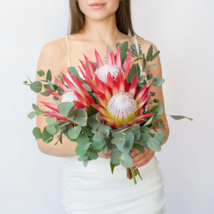 Букет для дерзкой невесты. Королевская протея и эвкалипт